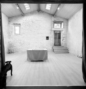 L'Imprévue, salle d'expos (N&B)